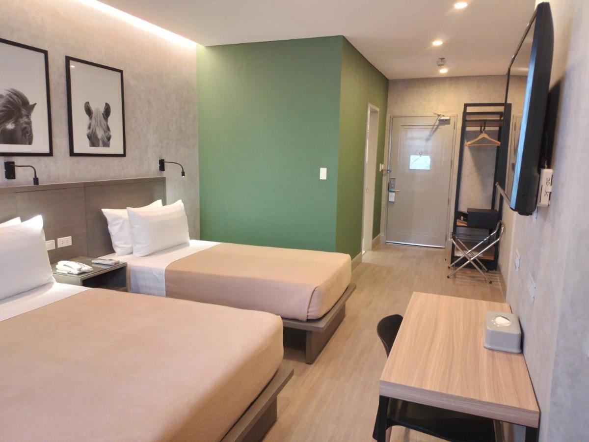 Primeway Suites Cebu Exterior photo